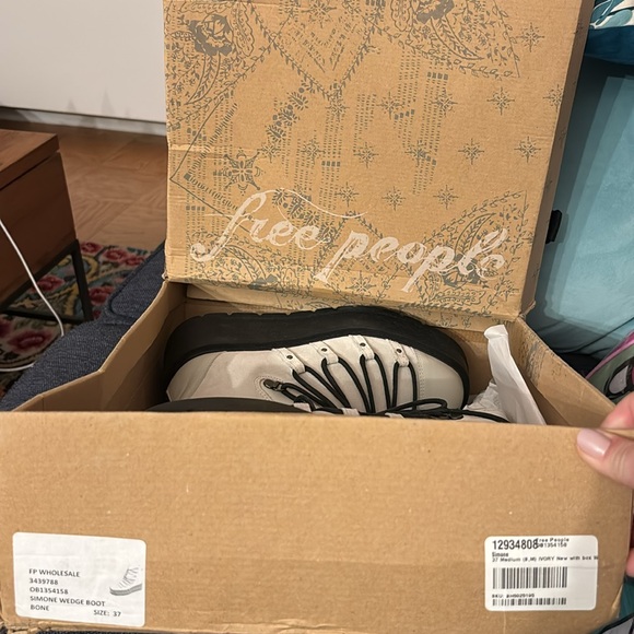 FREE PEOPLE SIMONE WOMEN'S LEATHER LACE-UP WEDGE ANKLE BOOTS SIZE 37 NIB - Picture 6 of 6